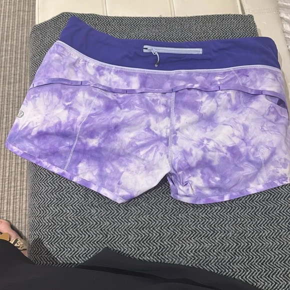 Lululemon speed-up low rise 2.5 short. New without tags - Picture 2 of 4